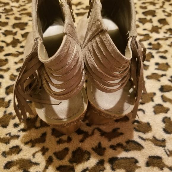 Shoes - Picture 3 of 3